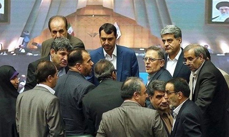 حدیث ناتمام تنش در پارلمان / سیل سیلیها در صحن حدیث ناتمام تنش در پارلمان / سیل سیلیها در صحن
