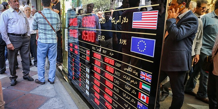کاهش قیمت دلار به ۱۳۸۰۰ تومان