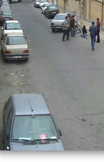 (تصاویر) لحظه حمله به یک دختر با شی نوک تیز در تهران! (تصاویر) لحظه حمله به یک دختر با شی نوک تیز در تهران!