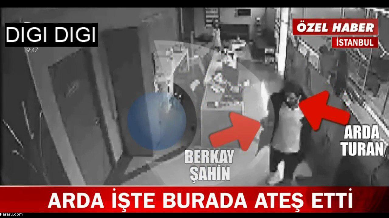 (تصاویر) درگیری شدید بازیکن سابق بارسلونا با خواننده مشهور (تصاویر) درگیری شدید بازیکن سابق بارسلونا با خواننده مشهور