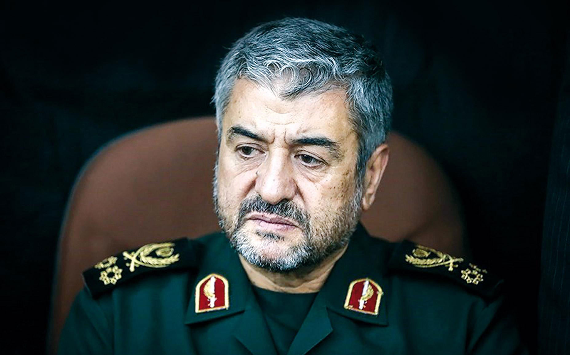 سرلشکر جعفری: نظام سلطه و شبکه صهیونیستی فرو میریزد سرلشکر جعفری: نظام سلطه و شبکه صهیونیستی فرو میریزد