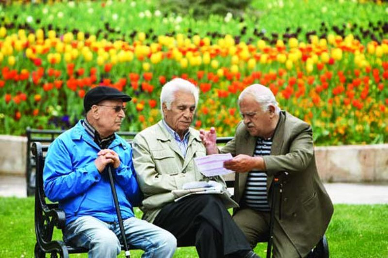 چرا بازنشستههای ایرانی را باید زورکی به خانه فرستاد؟ چرا بازنشستههای ایرانی را باید زورکی به خانه فرستاد؟