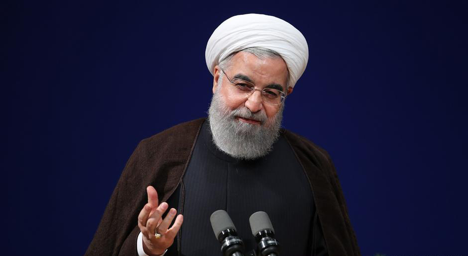 روحانی زیر تیغ رقبا