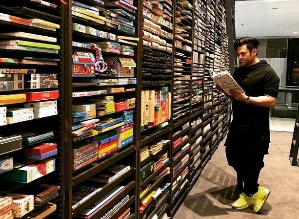 حاشیهای بر عکس جنجالی محمدرضا گلزار حاشیهای بر عکس جنجالی محمدرضا گلزار