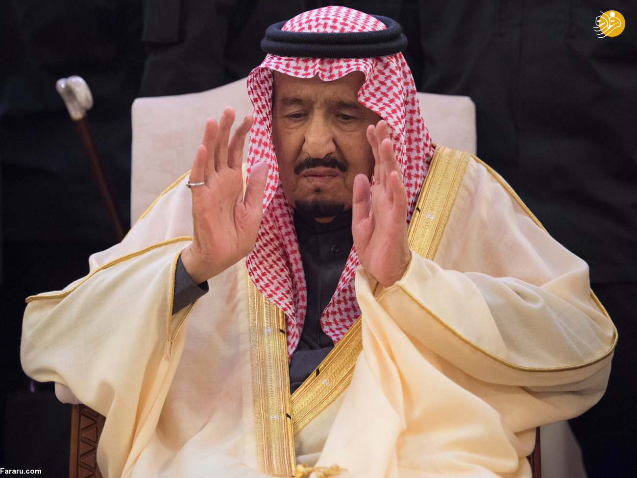 (تصاویر) اندوه ملک سلمان در تشییع جنازه برادرش