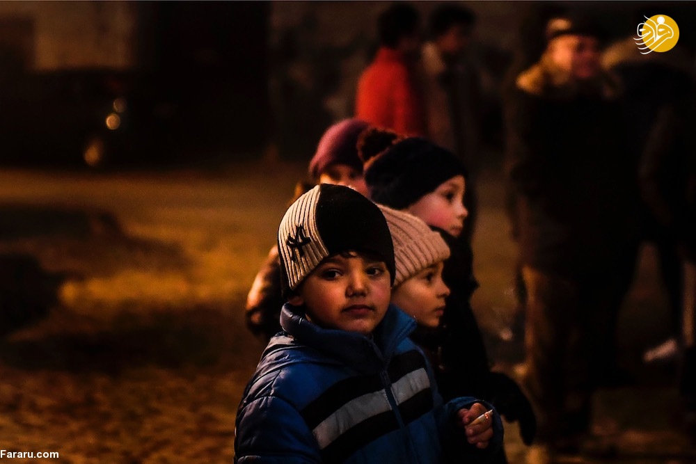 (تصاویر) سیگار کشیدن کودکان ۵ ساله با تشویق والدین!