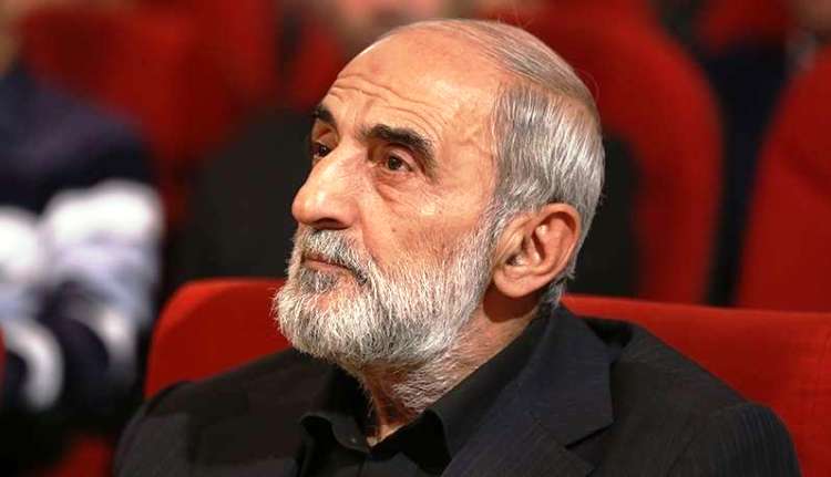 شریعتمداری: آقای روحانی! اینجا که واتیکان نیست!