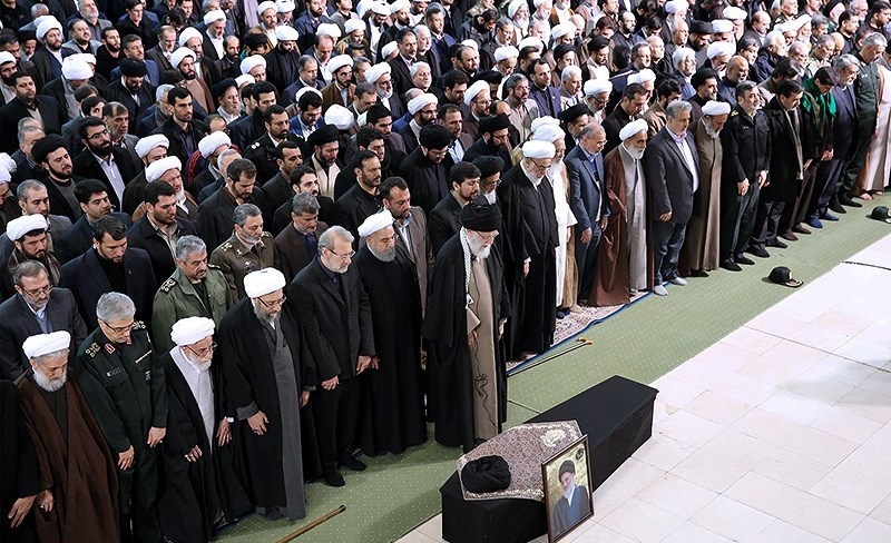 ۸ شخصیتی که رهبر انقلاب بر پیکر آنها اقامه نماز کردند ۸ شخصیتی که رهبر انقلاب بر پیکر آنها اقامه نماز کردند