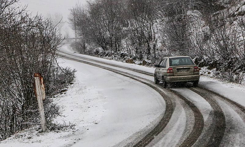 بارش برف در محورهای ۱۰ استان کشور بارش برف در محورهای ۱۰ استان کشور