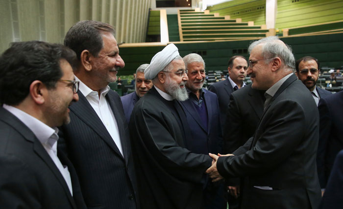 انتقادات بلندپروازانه روحانی از پزشکان/ آیا دولت موفق میشود از جامعه پزشکی مالیات بگیرد؟ انتقادات بلندپروازانه روحانی از پزشکان/ آیا دولت موفق میشود از جامعه پزشکی مالیات بگیرد؟
