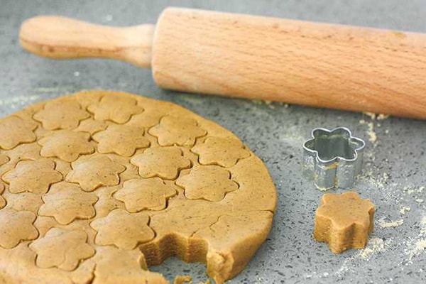 طرز تهیه شیرینی نخودچی بدون فر و با فر طرز تهیه شیرینی نخودچی بدون فر و با فر