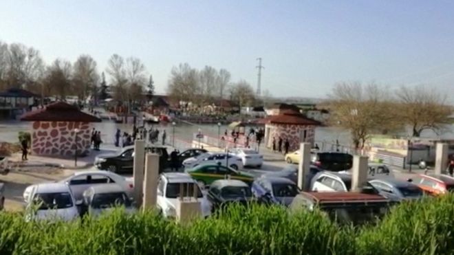 واژگونی کشتی در دجله نزدیک به ۱۰۰ قربانی گرفت واژگونی کشتی در دجله نزدیک به ۱۰۰ قربانی گرفت