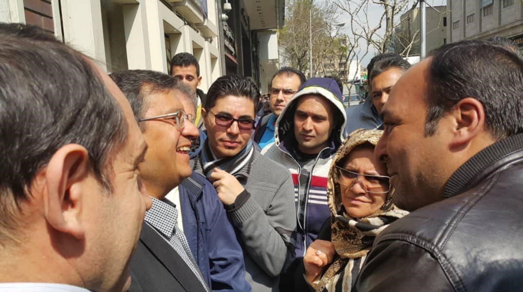 بازدید سرزده رئیس کل بانک مرکزی از صرافیهای تهران بازدید سرزده رئیس کل بانک مرکزی از صرافیهای تهران