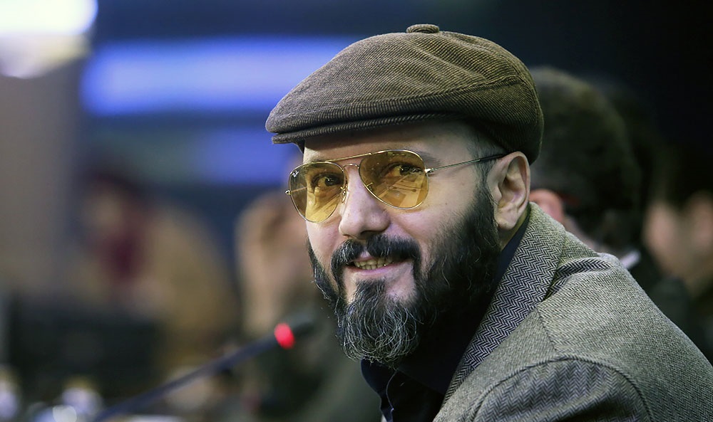 (عکس) شوخی بامزه کامبیز دیرباز با توصیه پلیس گیلان (عکس) شوخی بامزه کامبیز دیرباز با توصیه پلیس گیلان