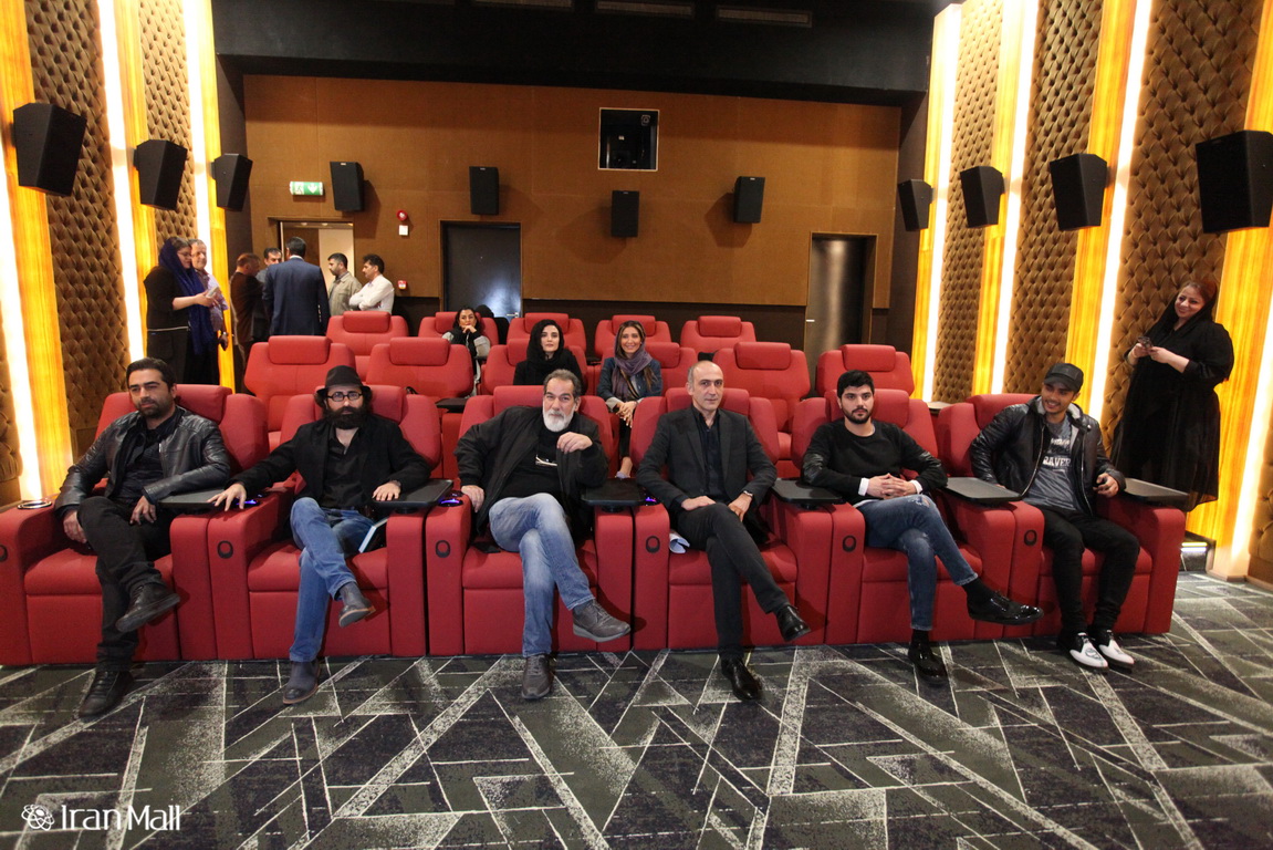 اکران مردمی فیلم «ژن خوک» در پردیس سینمایی بازار بزرگ ایران