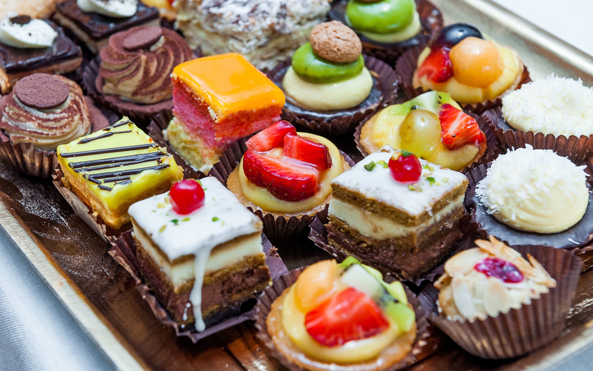 شیرینی شب عید را با چه قیمتی بخریم؟ + جدول قیمت شیرینی شب عید را با چه قیمتی بخریم؟ + جدول قیمت