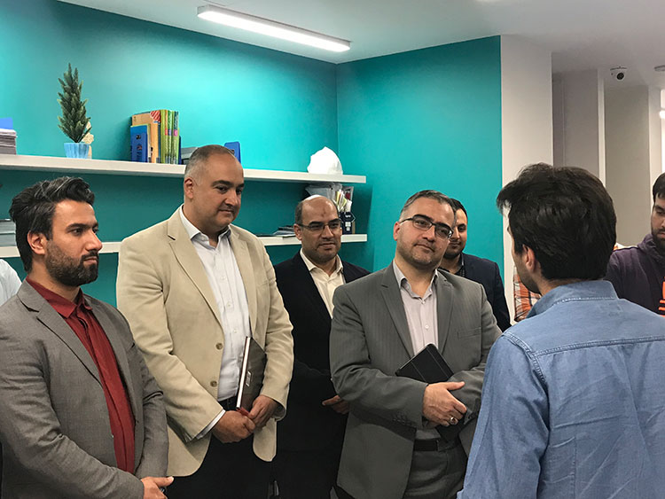 در سال رونق تولید، منفعت‌طلبی‌های شخصی کنار گذاشته شود