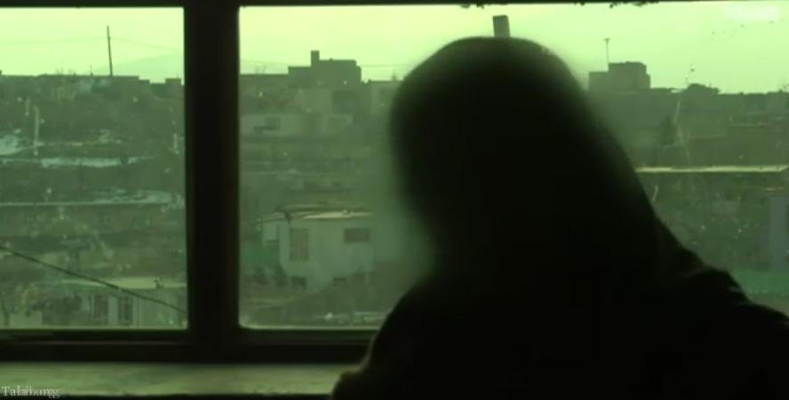 تبعید و شلاق برای مرد سینماگر به جرم رابطه نامشروع با دختر عاشق بازیگری!