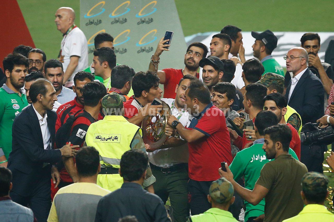 (تصاویر) جام را از دست محسن خلیلی زدند!