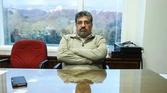 دکتر ناصر هادیان: برای «گفتگو» با آمریکا اعلام آمادگی کنیم