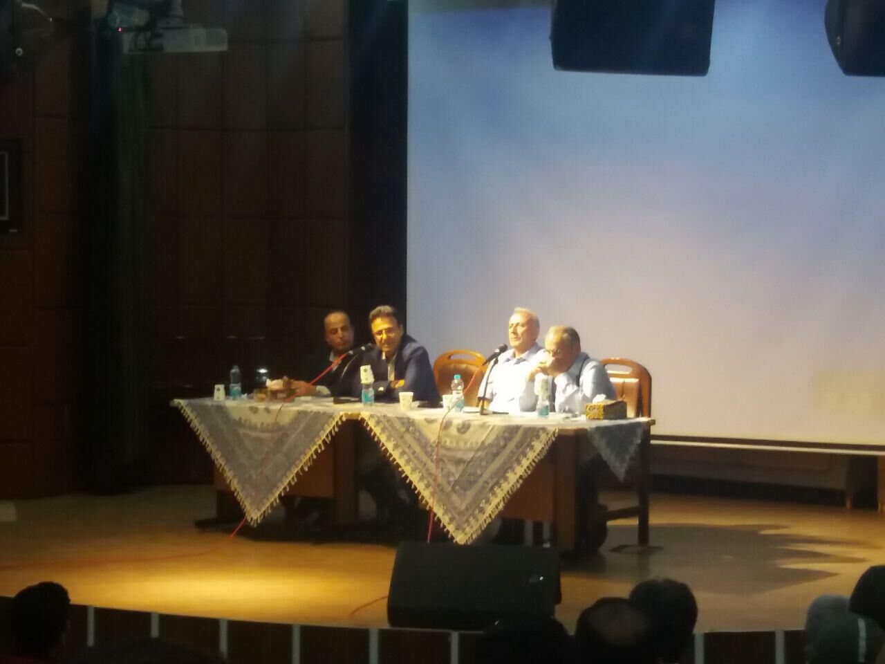 زیباکلام: حتی اشخاص برجسته نمی دانند که جنگ می شود یا نه زیباکلام: حتی اشخاص برجسته نمی دانند که جنگ می شود یا نه