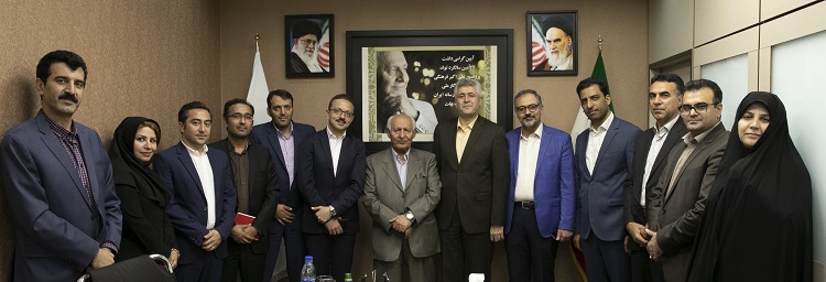 تجلیل روابط عمومی بانک ملت از پروفسور فرهنگی، پدر مدیریت رسانه ایران تجلیل روابط عمومی بانک ملت از پروفسور فرهنگی، پدر مدیریت رسانه ایران