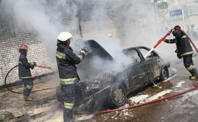 پژو ۴۰۵ در حین حرکت آتش گرفت پژو ۴۰۵ در حین حرکت آتش گرفت