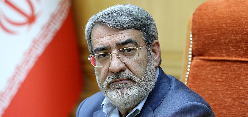 وزیر کشور: مبادله کالا با کشورهای همسایه در دستورکار است