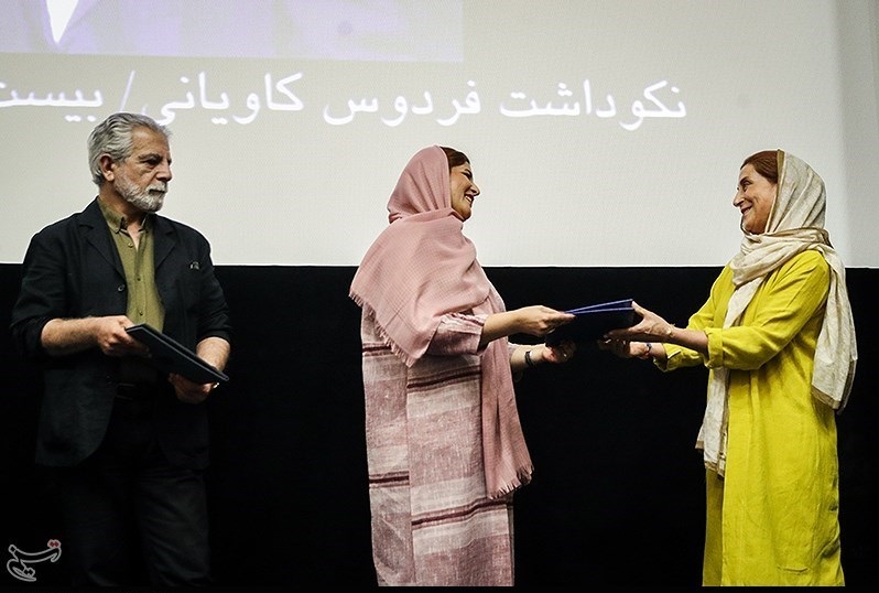 (عکس) معتمدآریا هدیه فردوس کاویانی را به دخترش داد (عکس) معتمدآریا هدیه فردوس کاویانی را به دخترش داد