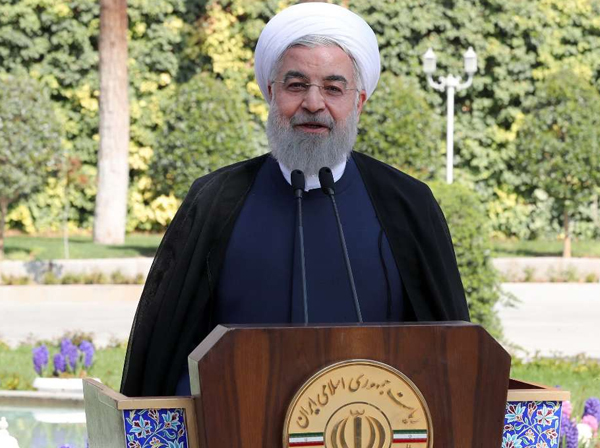 روحانی: خبرنگاران نقص‌ها را بدون لکنت زبان بگویند