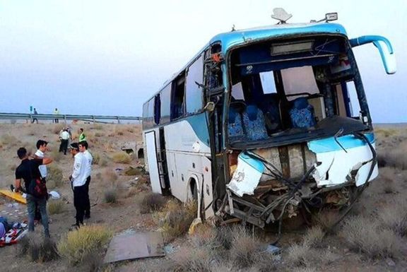 واژگونی خونین اتوبوس در جاده مشهد- نیشابور واژگونی خونین اتوبوس در جاده مشهد- نیشابور
