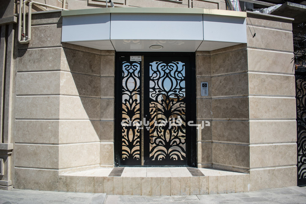 ۳ نکتۀ مهم و چند توصیه، برای خرید درب ساختمان!