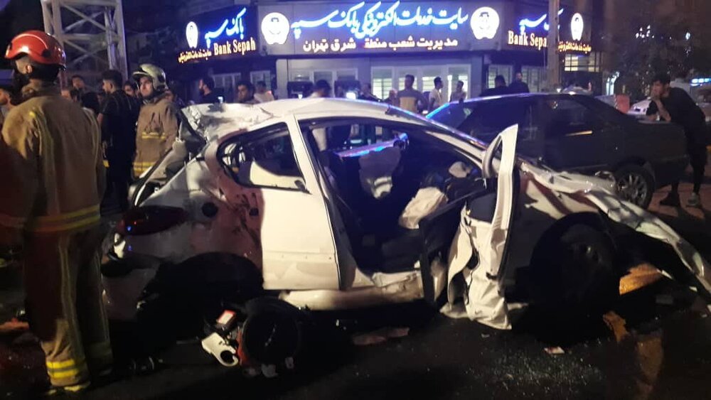 (تصاویر) تصادف مرگبار پژو ۲۰۶ با پرشیا و ۴۰۵ در خیابان رسالت