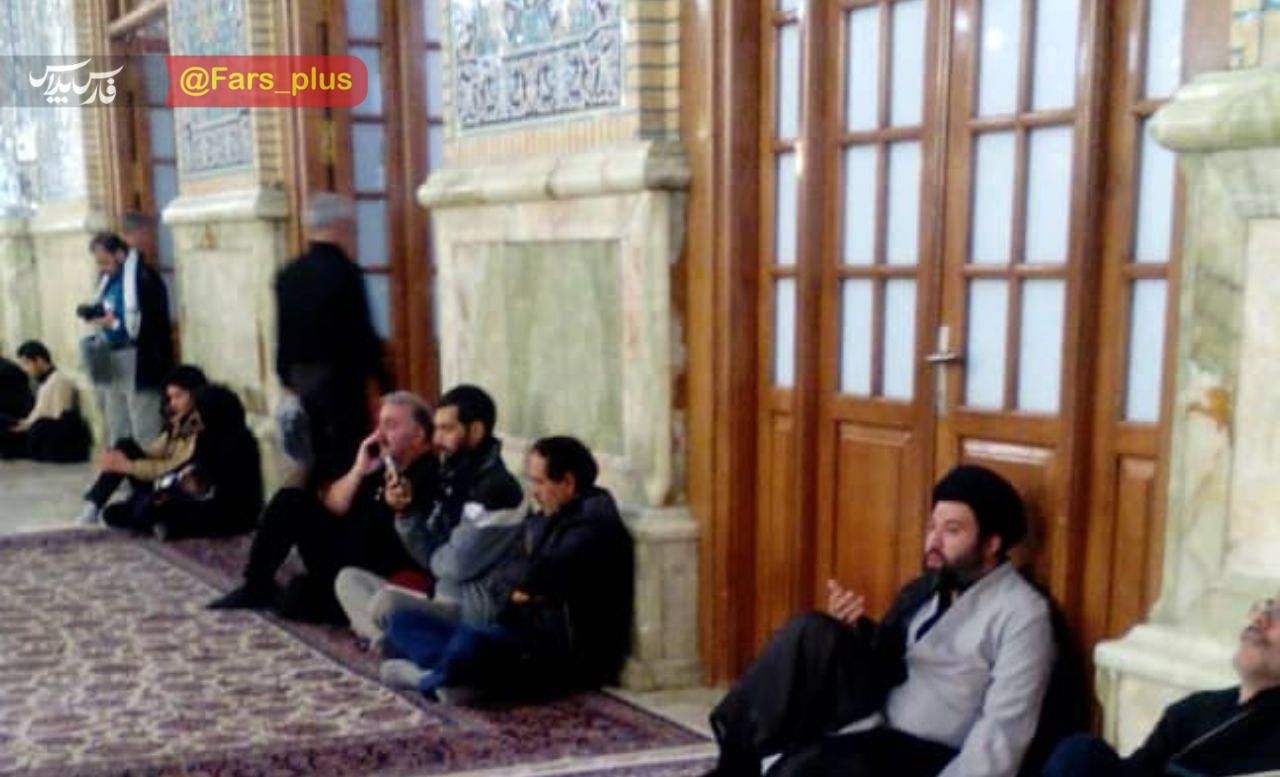 (عکس) تصویری از فرزند رهبر انقلاب در حرم امام رضا (ع)