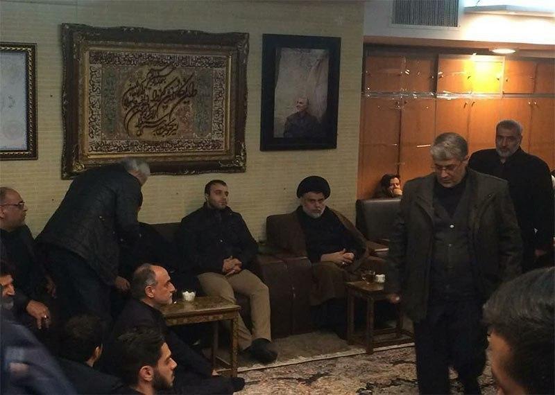 (عکس) حضور مقتدی صدر در منزل سردار شهید سلیمانی (عکس) حضور مقتدی صدر در منزل سردار شهید سلیمانی
