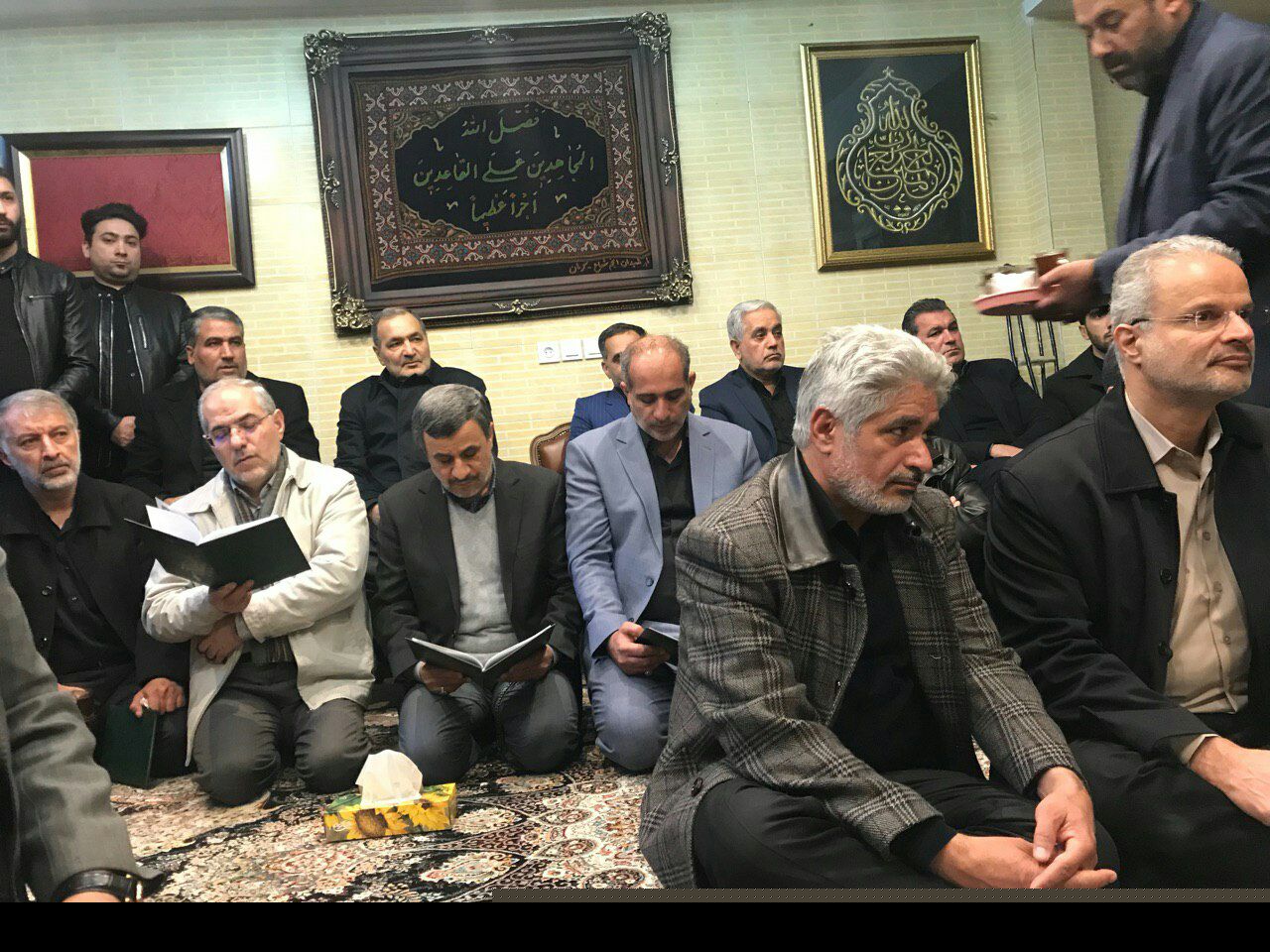 (عکس) فرزند شهید سلیمانی در آغوش احمدینژاد (عکس) فرزند شهید سلیمانی در آغوش احمدینژاد