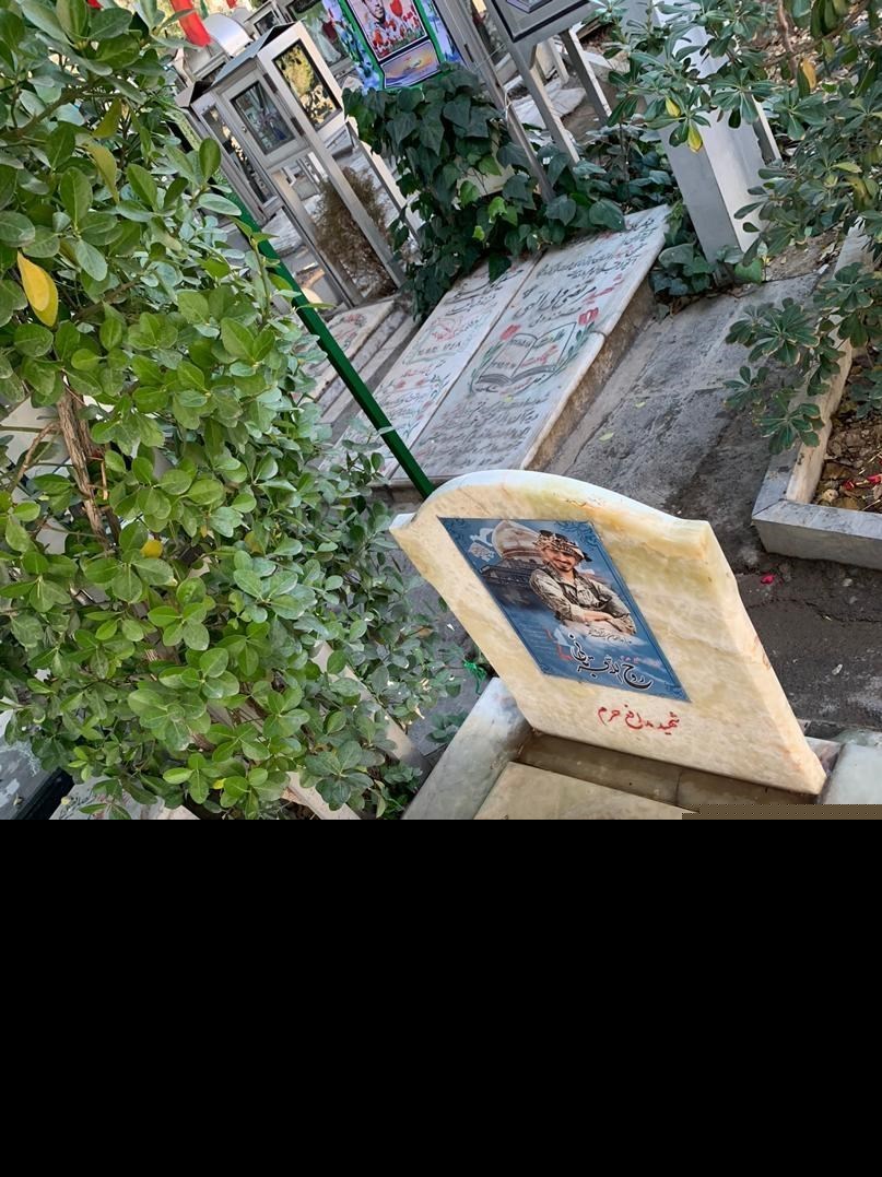 (تصاویر) محل خاکسپاری همراهان سردار سلیمانی