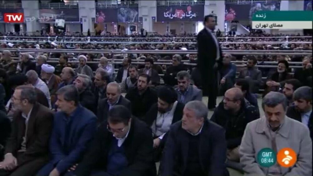 (تصویر) احمدی‌نژاد در صف اول نماز جمعه امروز تهران