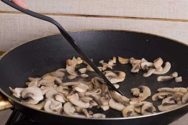طرز تهیه بیف استروگانف روسی طرز تهیه بیف استروگانف روسی