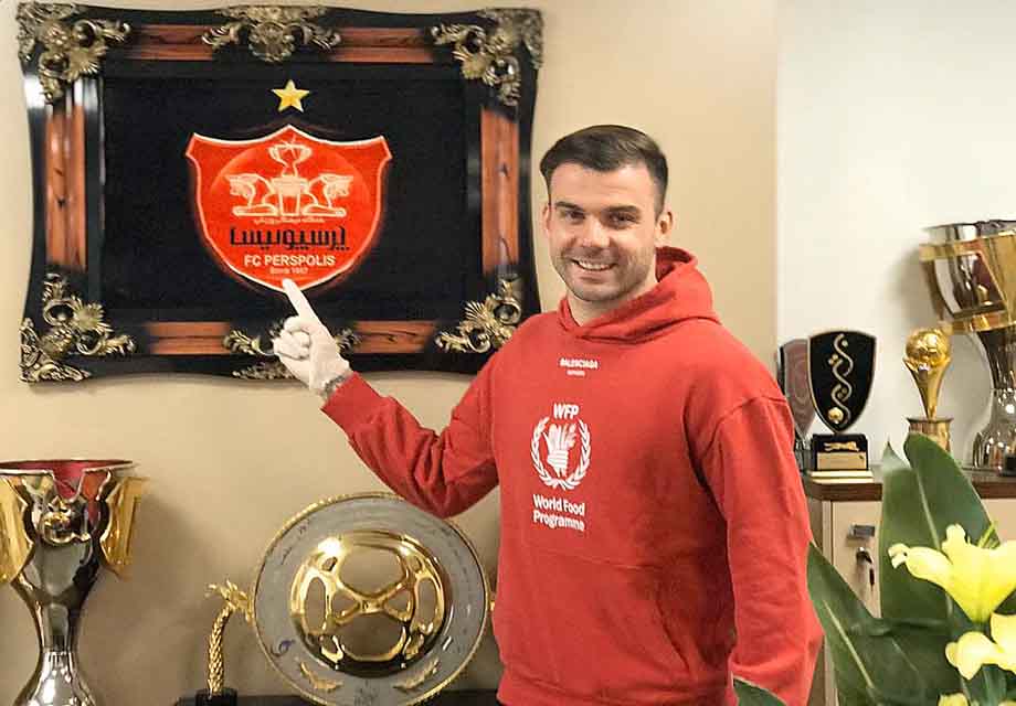 دروازه‌بان پرسپولیس به قرنطینه رفت