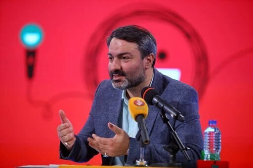واکنش تهیه‌کننده خندوانه به بیرون کشیدن امیرحسین رستمی از آنتن زنده