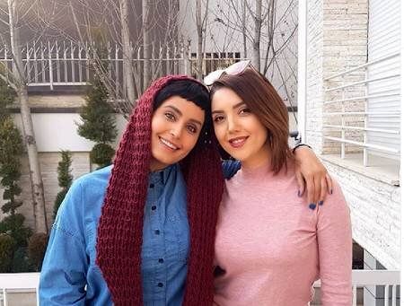 عکس یادگاری عایشه‌گل و الناز شاکردوست