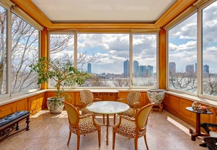 (عکس) عمارت لاکچری اشرف پهلوی در منهتن (عکس) عمارت لاکچری اشرف پهلوی در منهتن