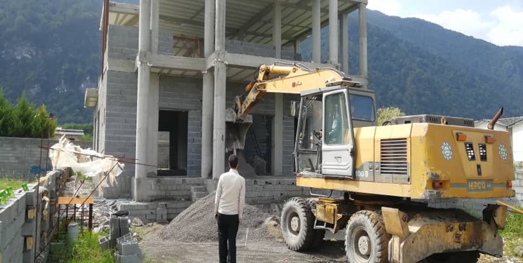 (تصاویر) قلع و قمع ۳۰ ویلای لوکس در نوشهر