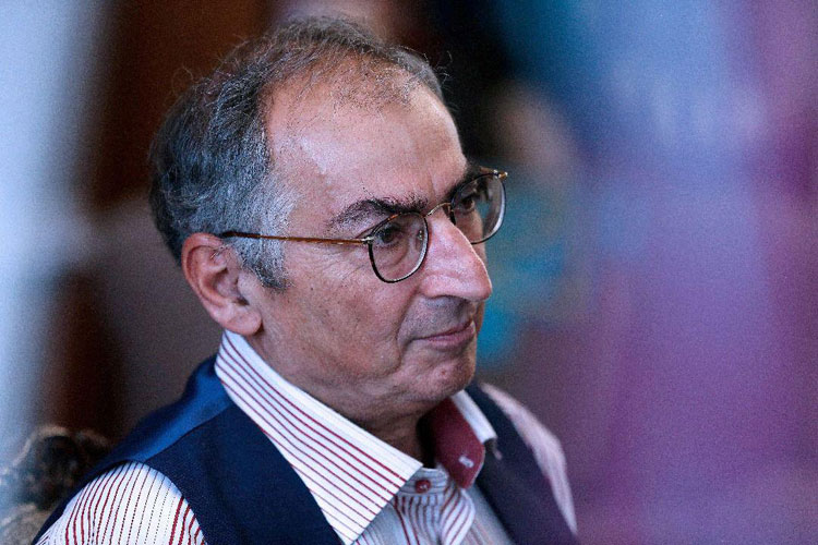 زیباکلام:کشور در باتلاق است/ اصولگرایان به سمت نرمش قهرمانانه میروند زیباکلام:کشور در باتلاق است/ اصولگرایان به سمت نرمش قهرمانانه میروند