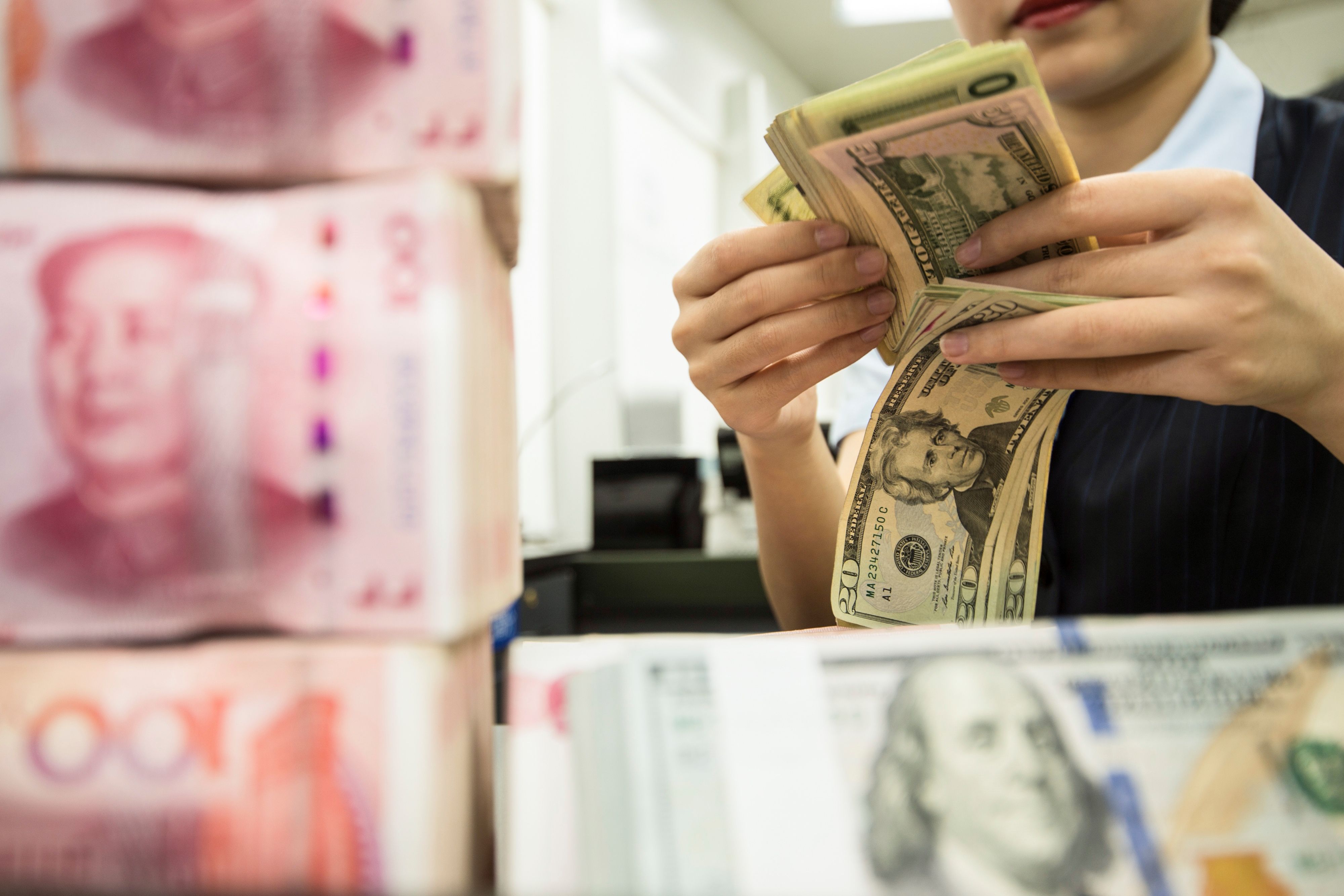 نرخ ارز، دلار، طلا، سکه و یورو در بازار امروز ۷ آذر ۹۹؛ قیمت طلا کمی گران شد
