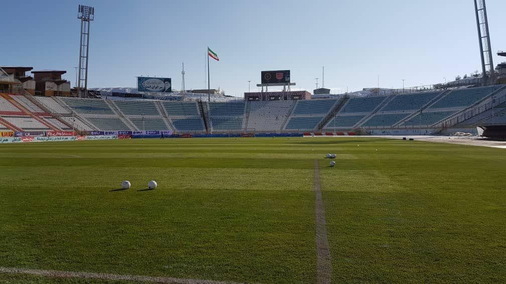 (عکس) شرایط جالب چمن ورزشگاه بعد از بارش برف