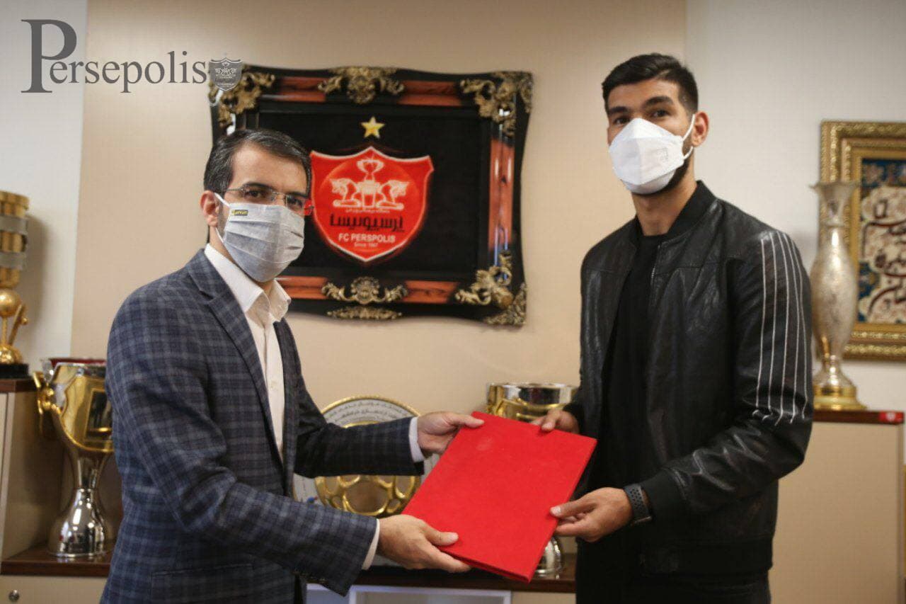 (عکس) پرسپولیس رسماً مهاجم جدید به خدمت گرفت