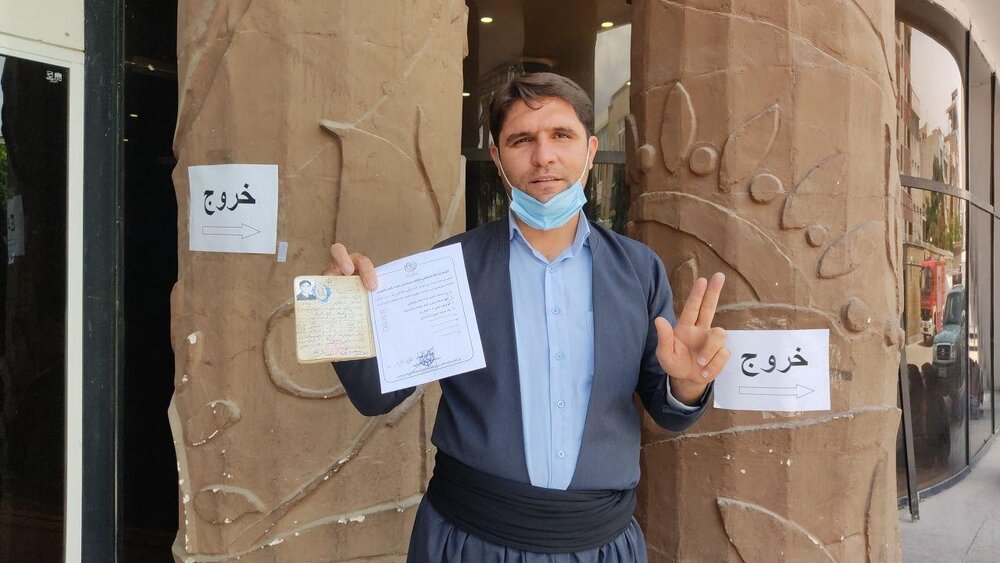 حضور دردسرساز یک جوان در ستاد انتخابات