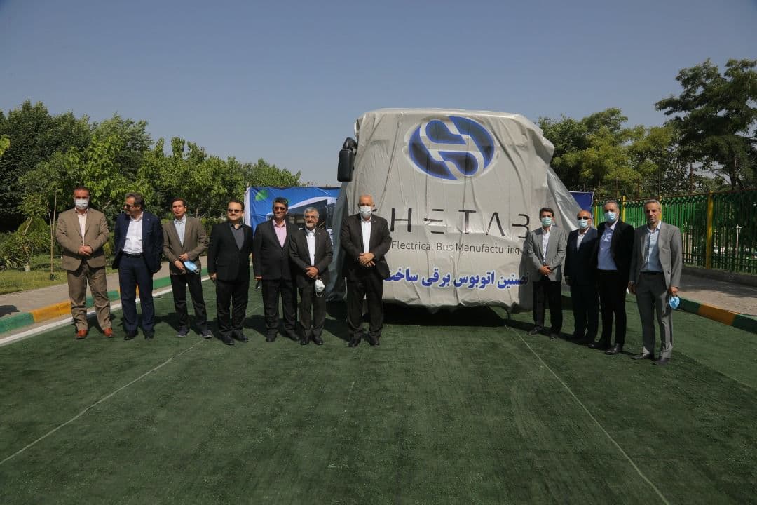 (تصاویر و ویدئو) رونمایی رسمی از نخستین اتوبوس برقی ساخت ایران با نام شتاب